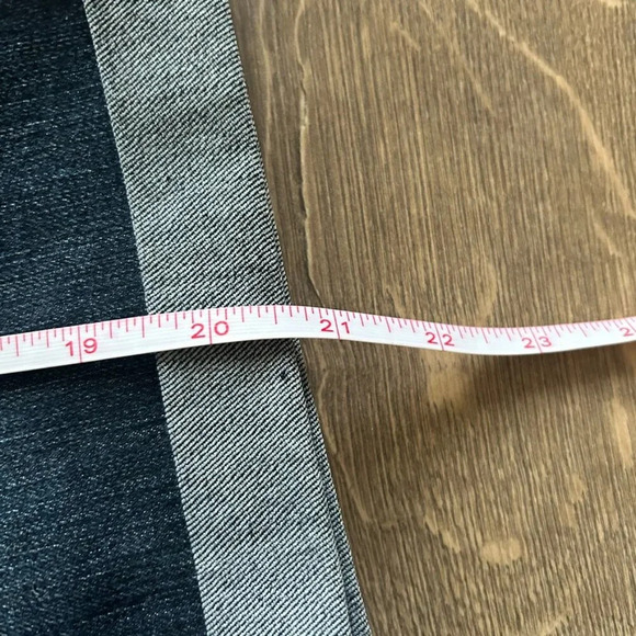 jean bermuda shorts with lift and tuck features - Picture 6 of 7